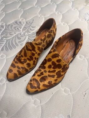Zodiac women’s Leopard Print Pointed Slip-On Booties